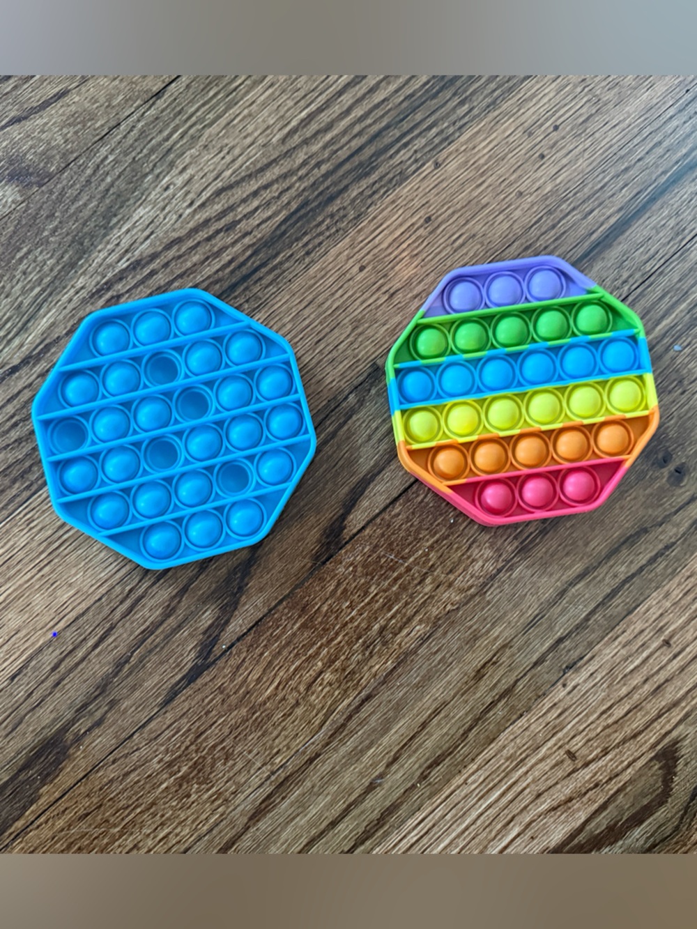 2 Treycer pop fidget toys